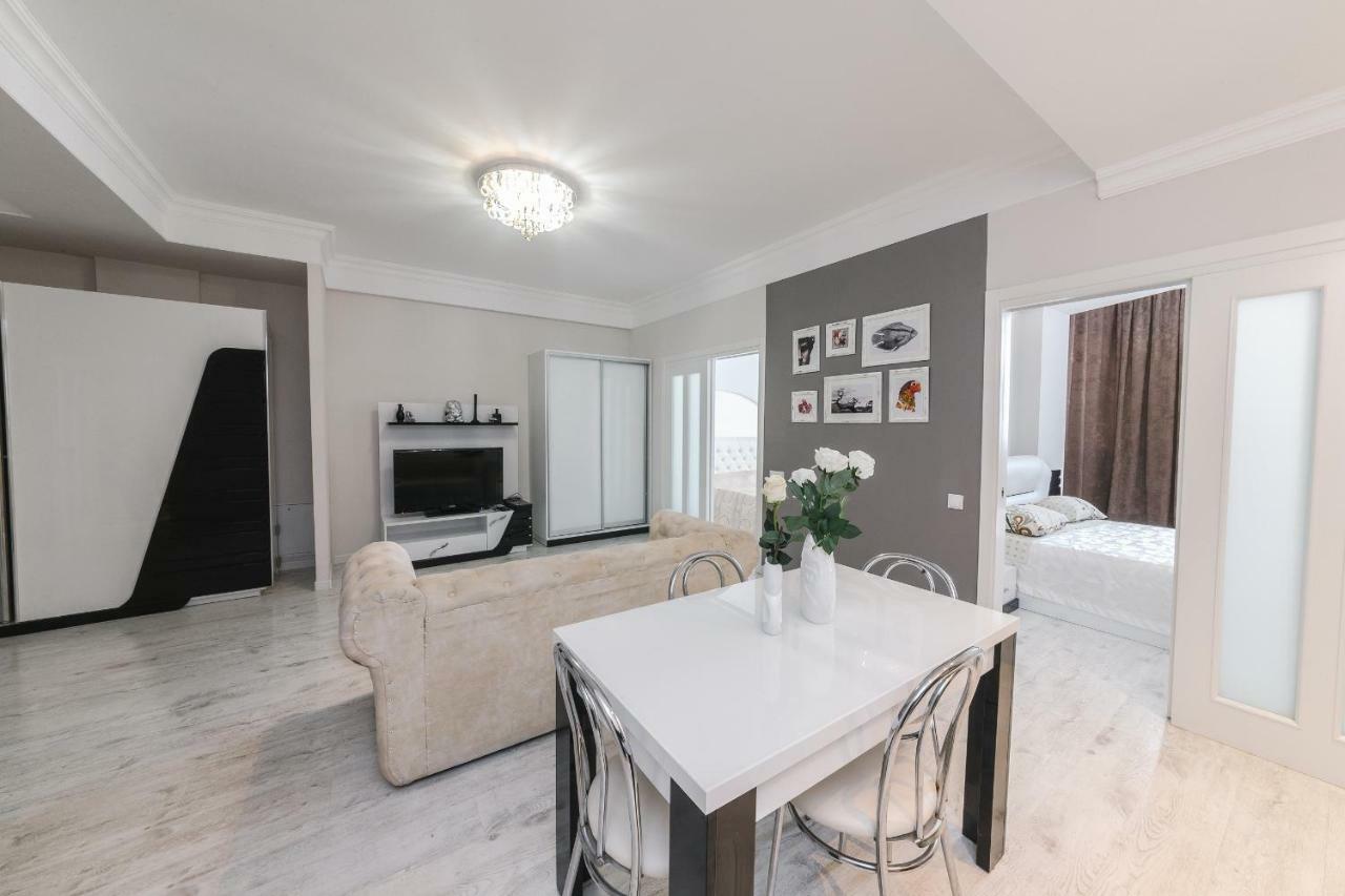 The Base Apartments Chisinau Ngoại thất bức ảnh